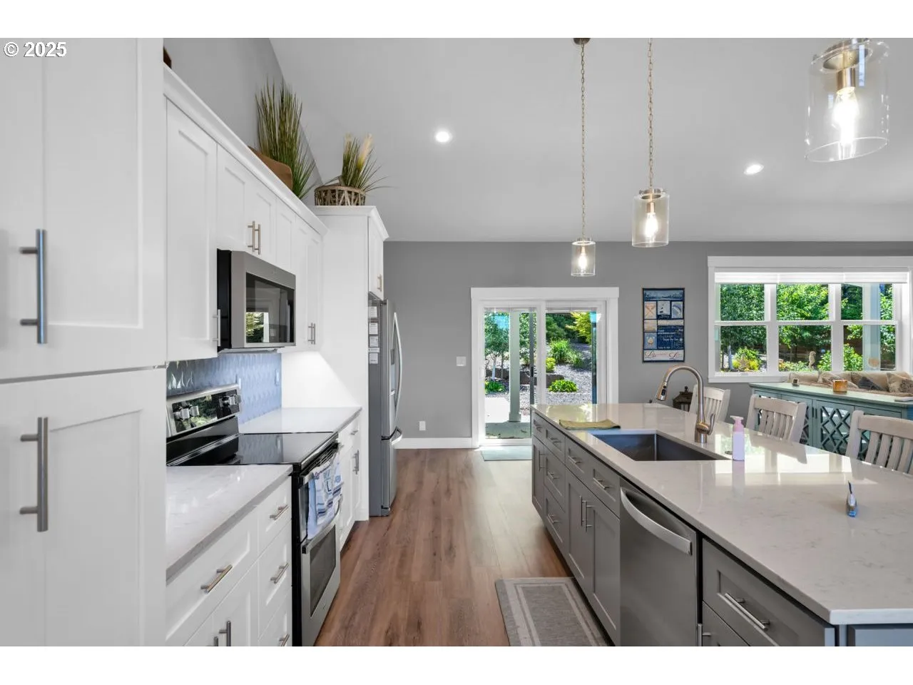 Kitchen-Cooking Island