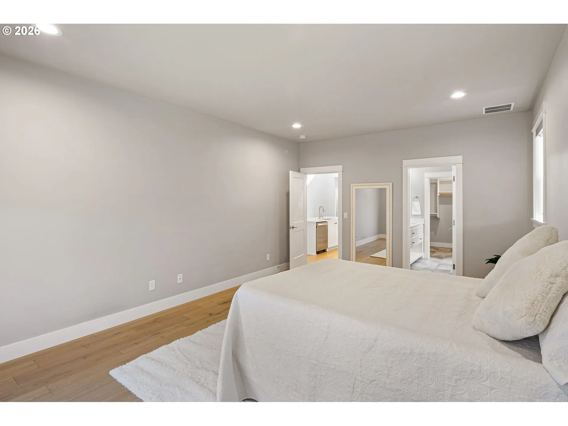 Bedroom, Owner's Suite-Main