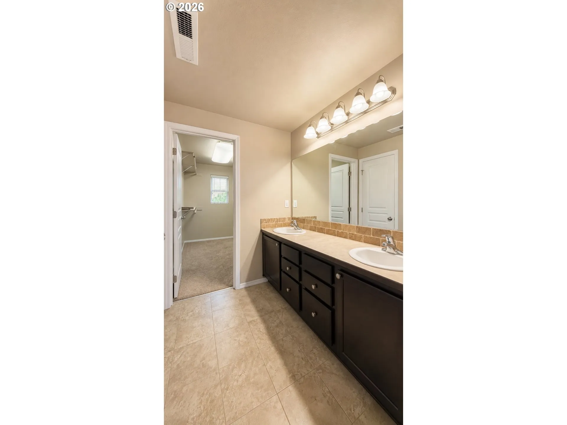Bathroom, Attached-Walk-In Closet