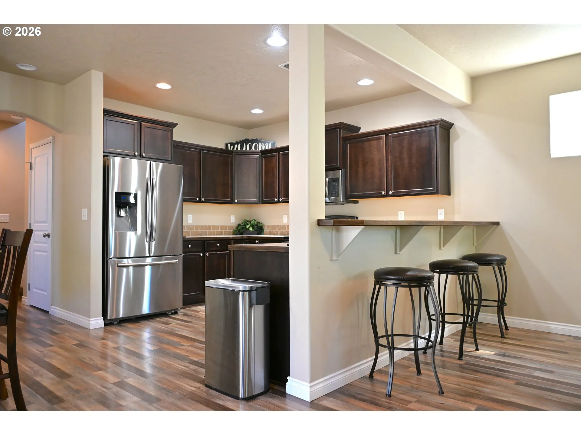 Kitchen-Breakfast Bar