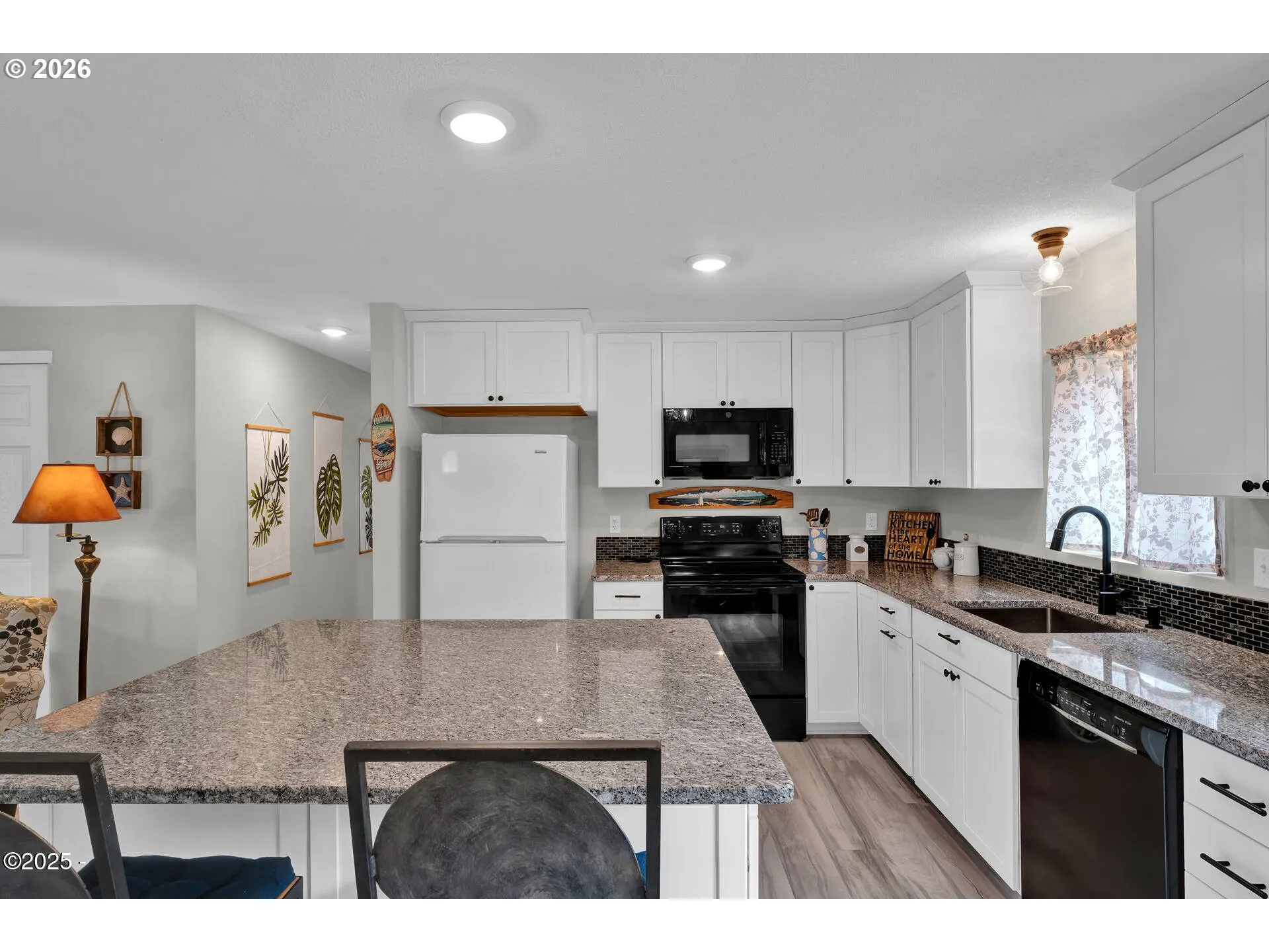 Kitchen-Breakfast Bar