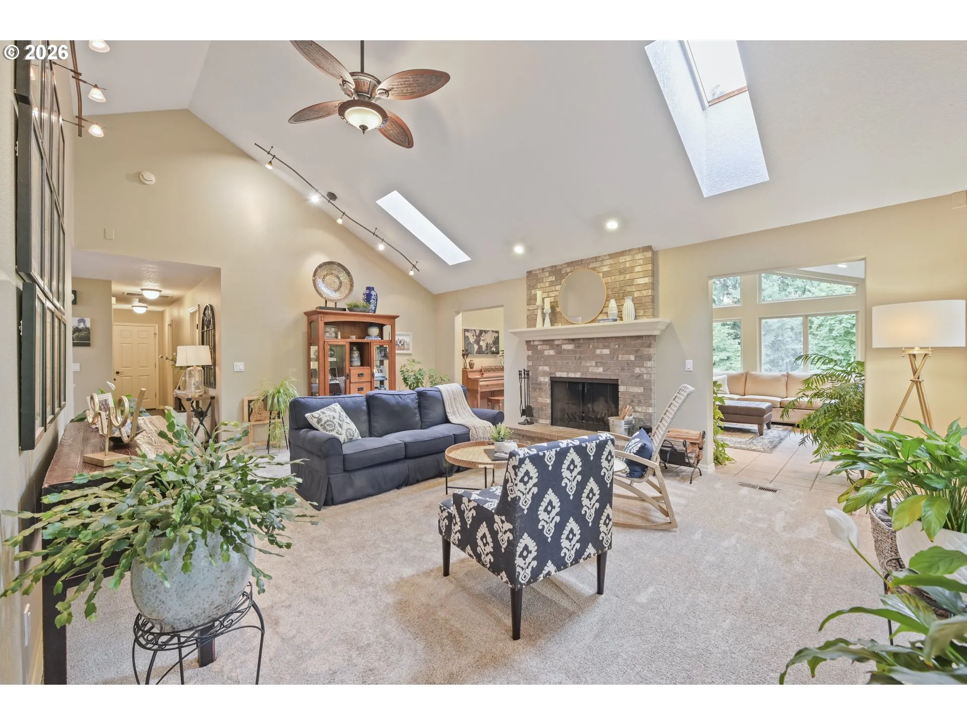 Living Room-Vaulted Ceilings