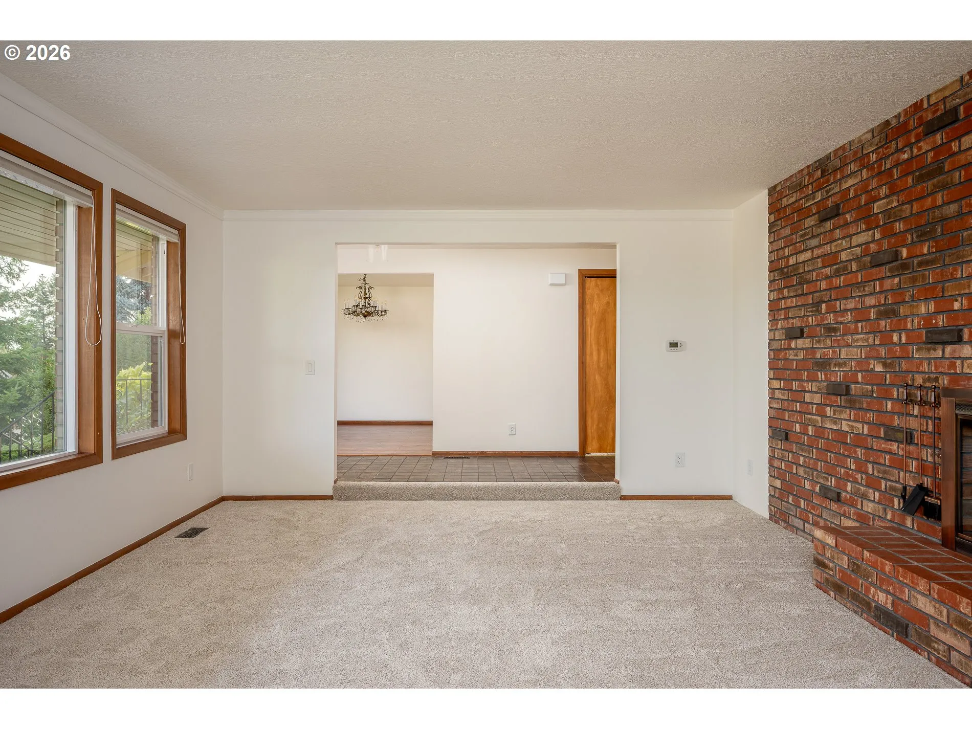 Living Room/Entrance