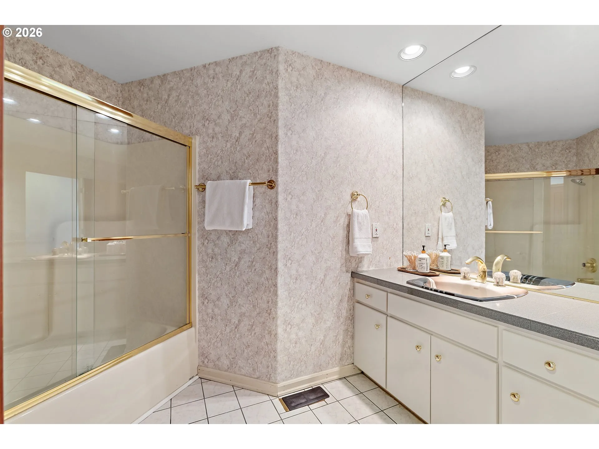 Bathroom-Upper
