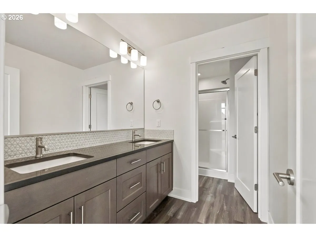 Bathroom, Attached-Upper