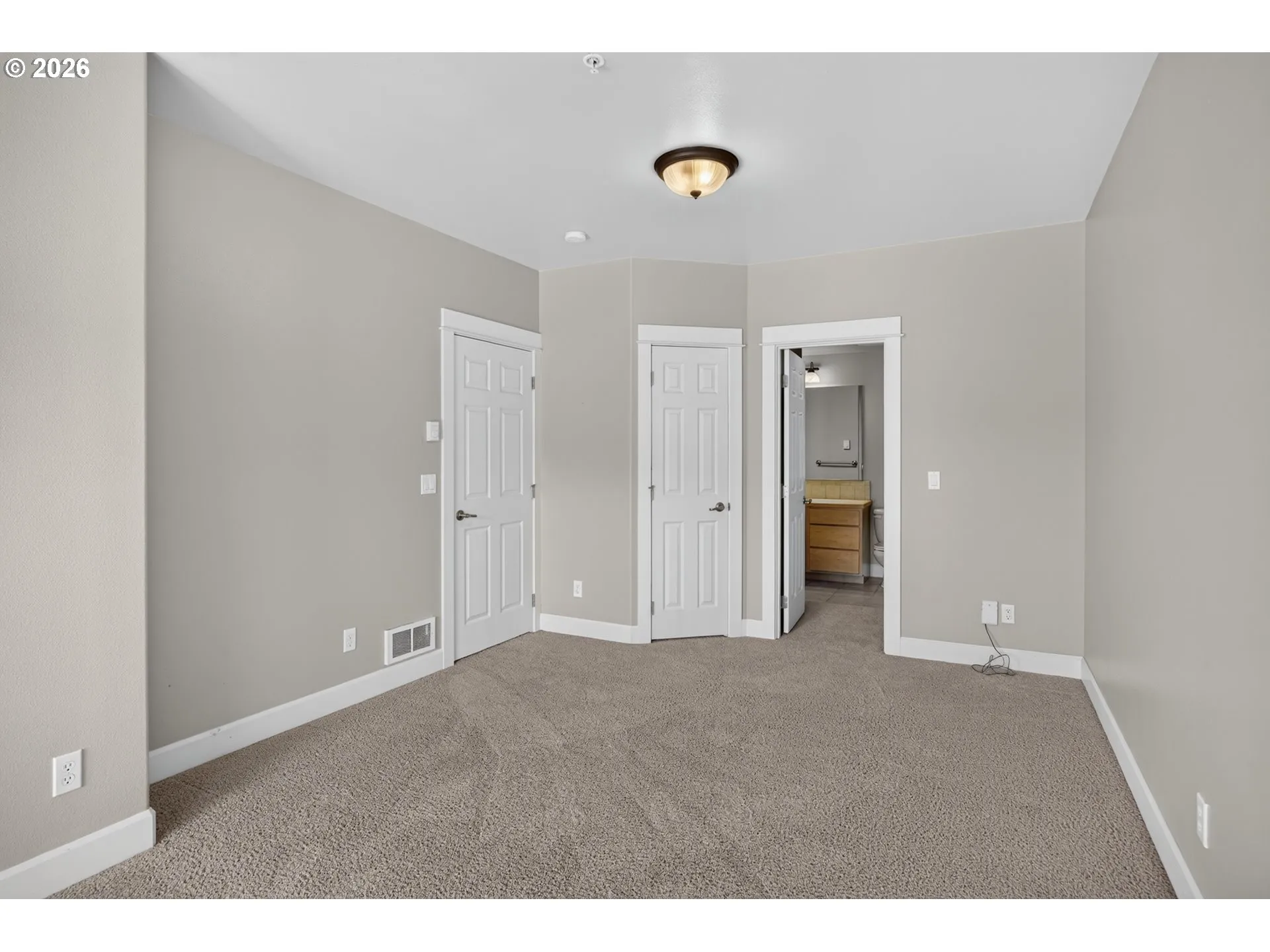 Bedroom-Full Bathroom