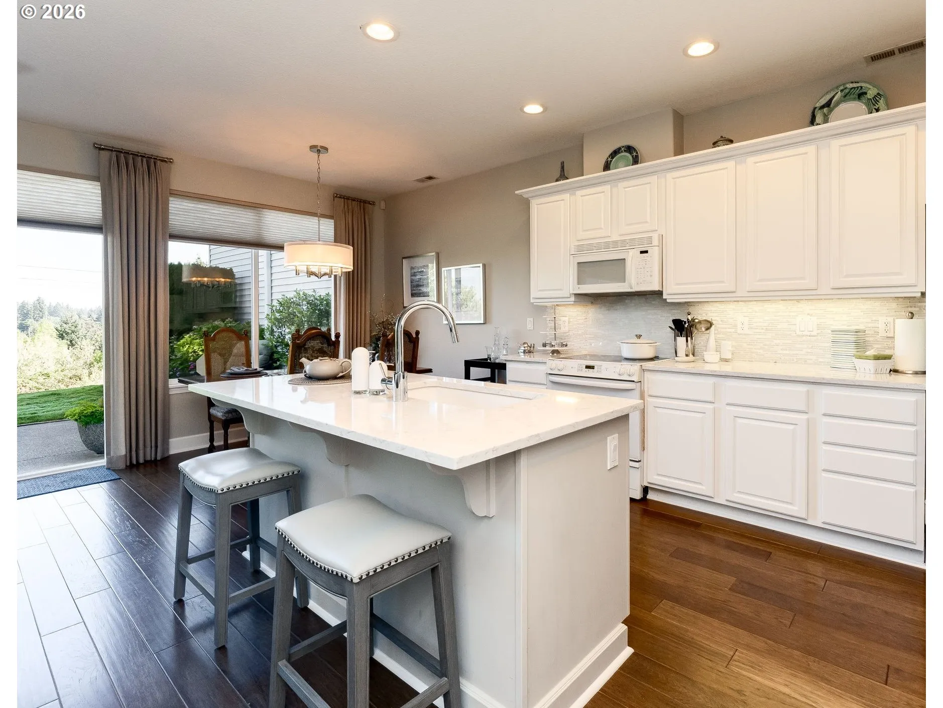 Kitchen-Eating Area