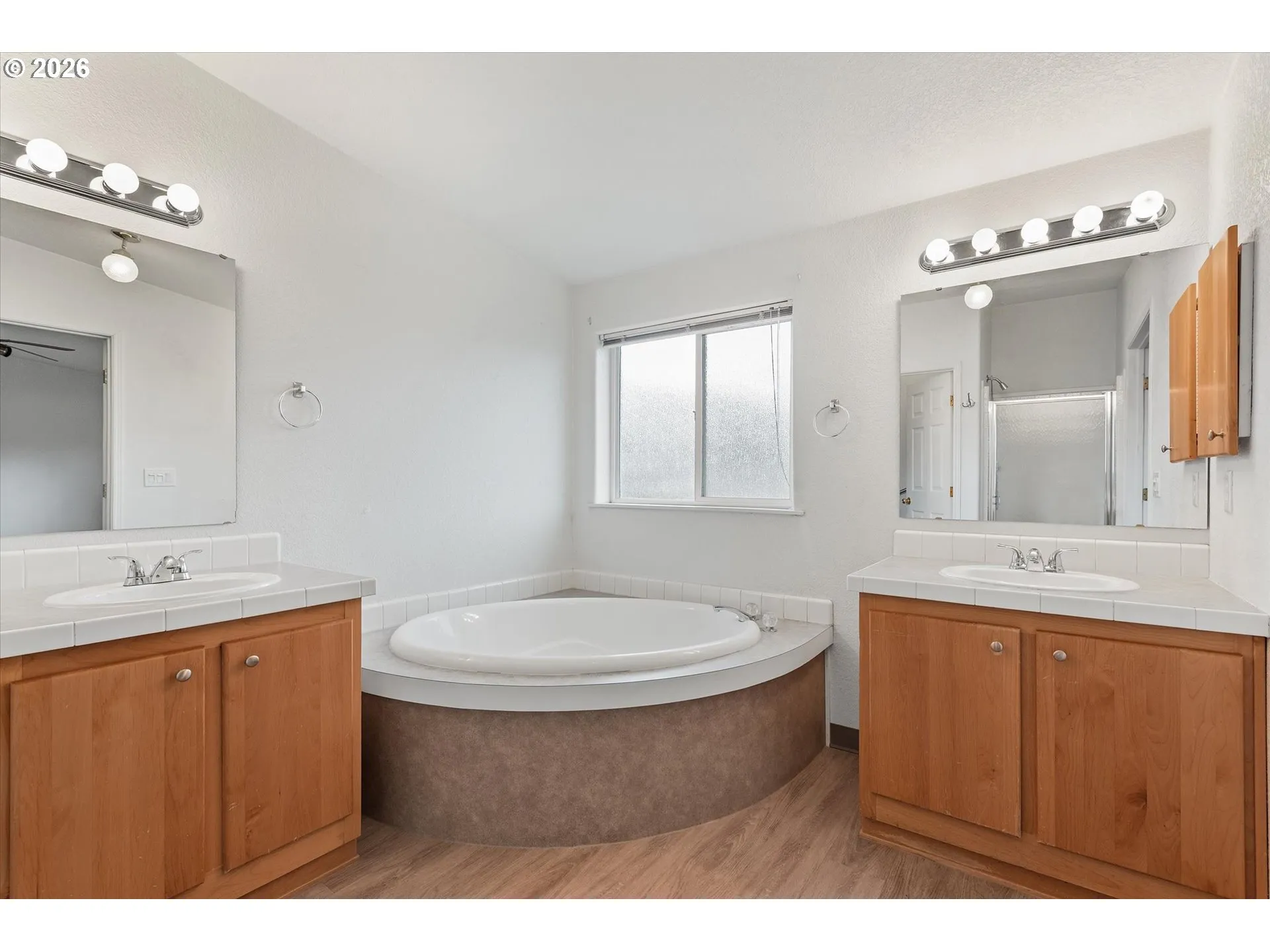 Bathroom, Attached-Garden Tub