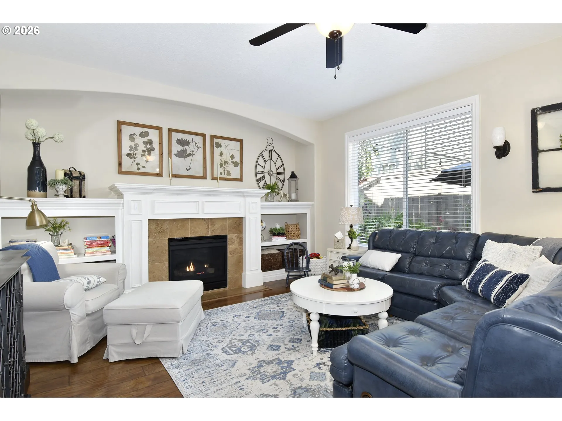 Living Room-Fireplace