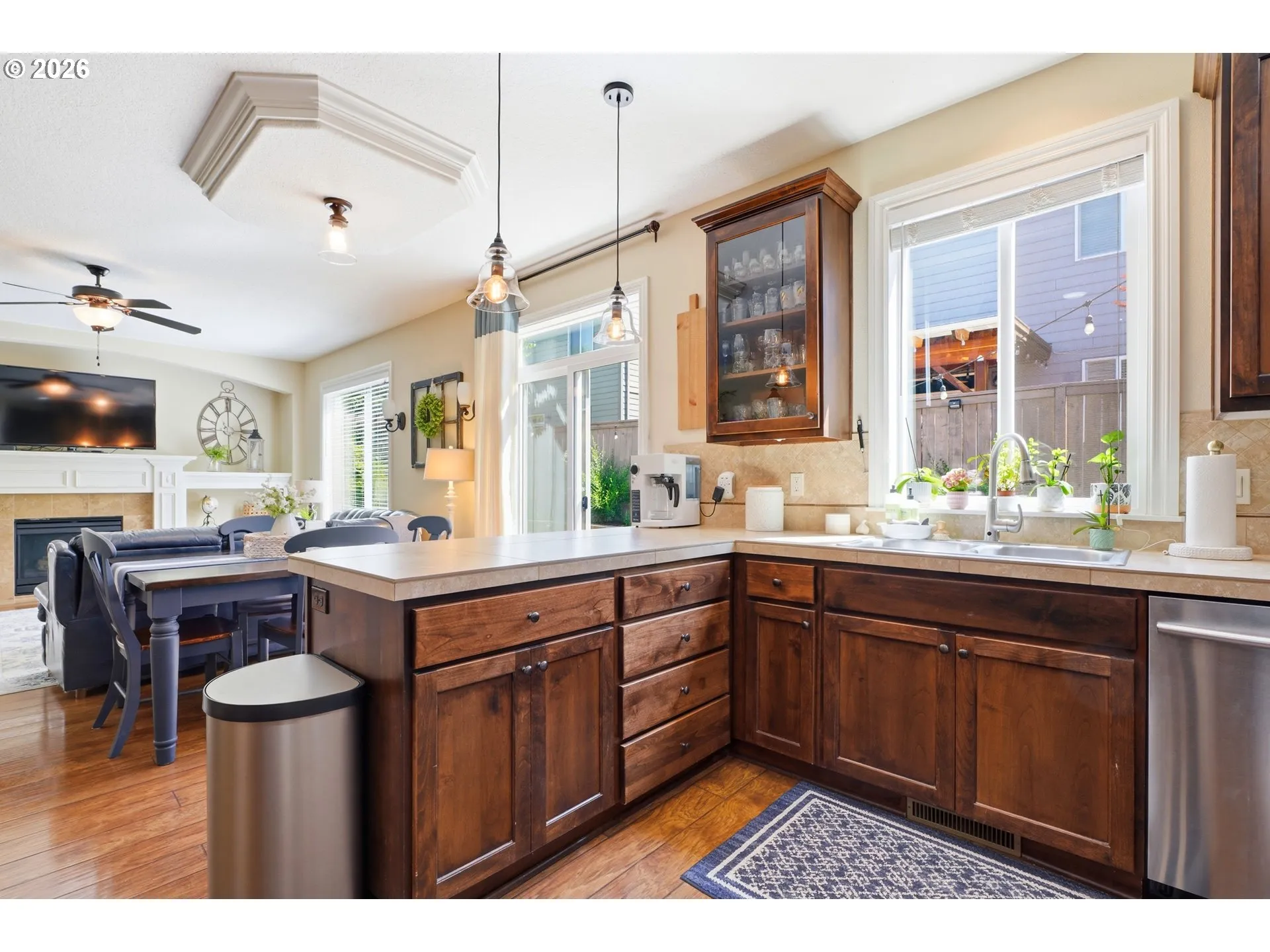 Kitchen-Breakfast Bar