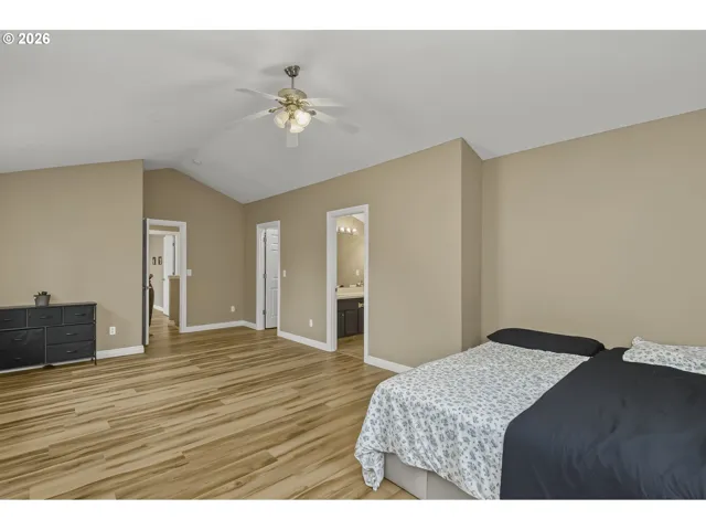 Primary Bedroom-Upper
