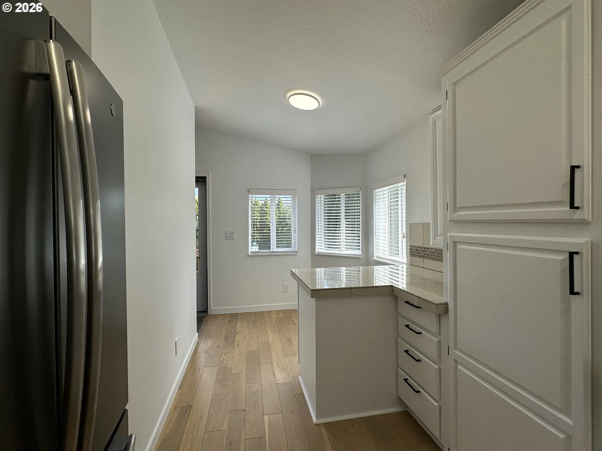 Kitchen-Breakfast Bar