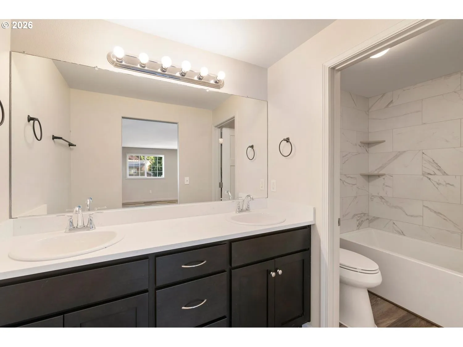 En Suite Bathroom-Upper