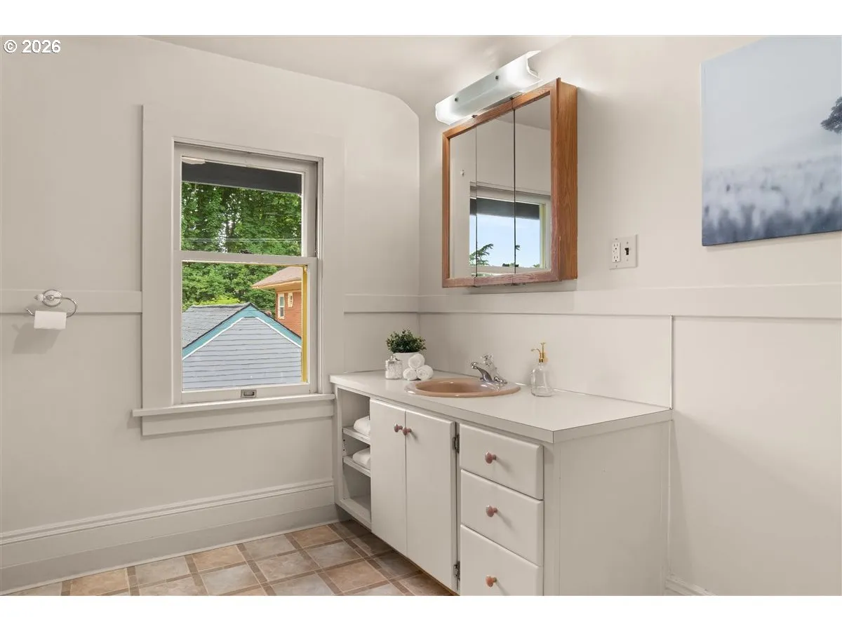 Bathroom-Upper