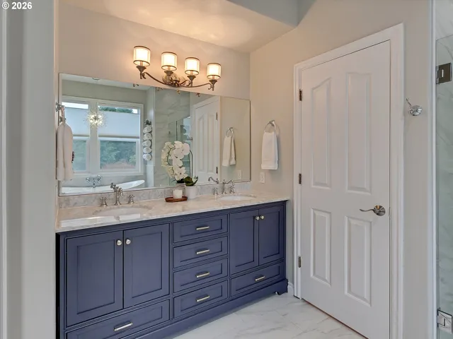 Primary Bedroom-Attached Bathroom