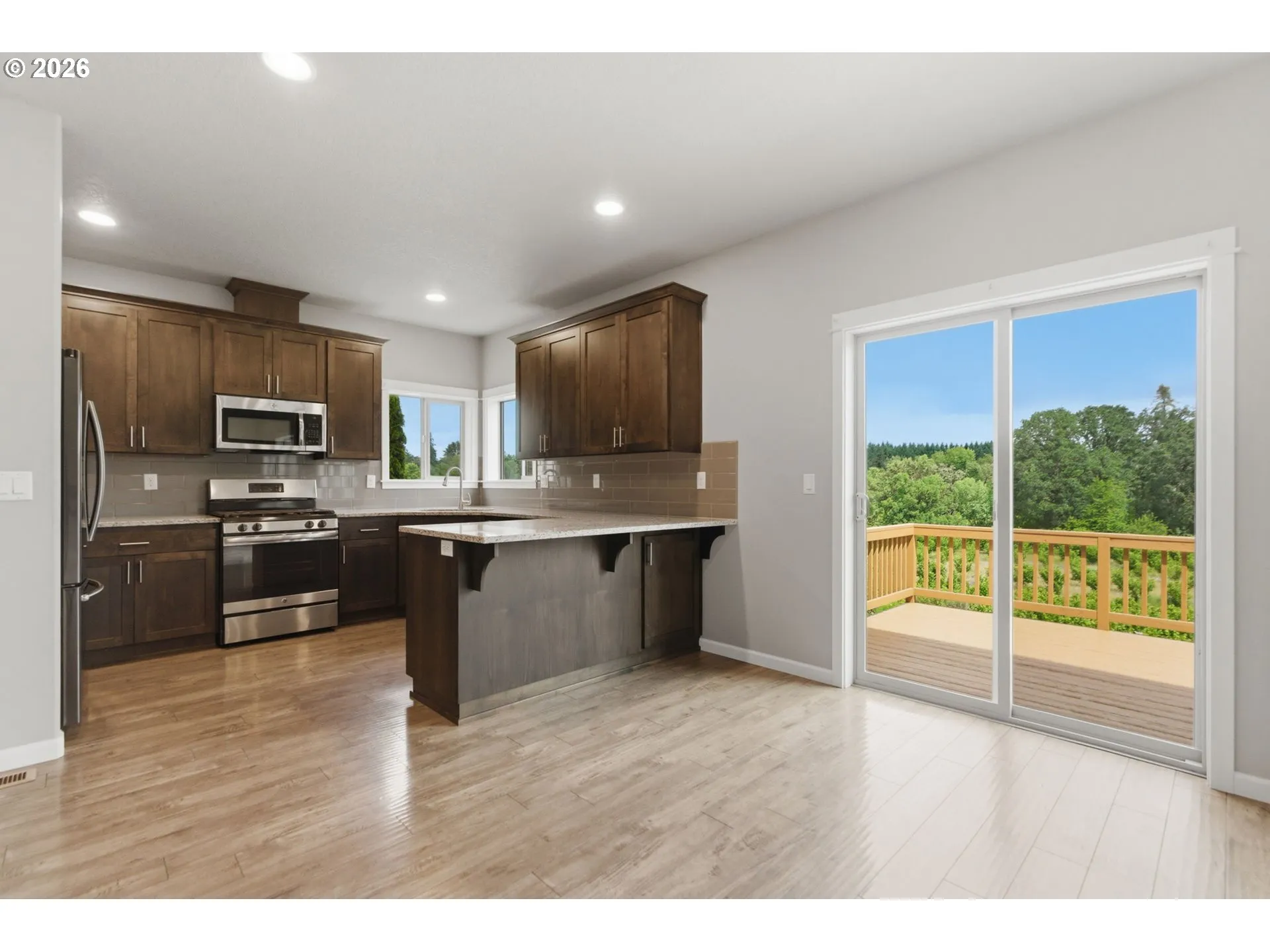 Kitchen-Breakfast Bar