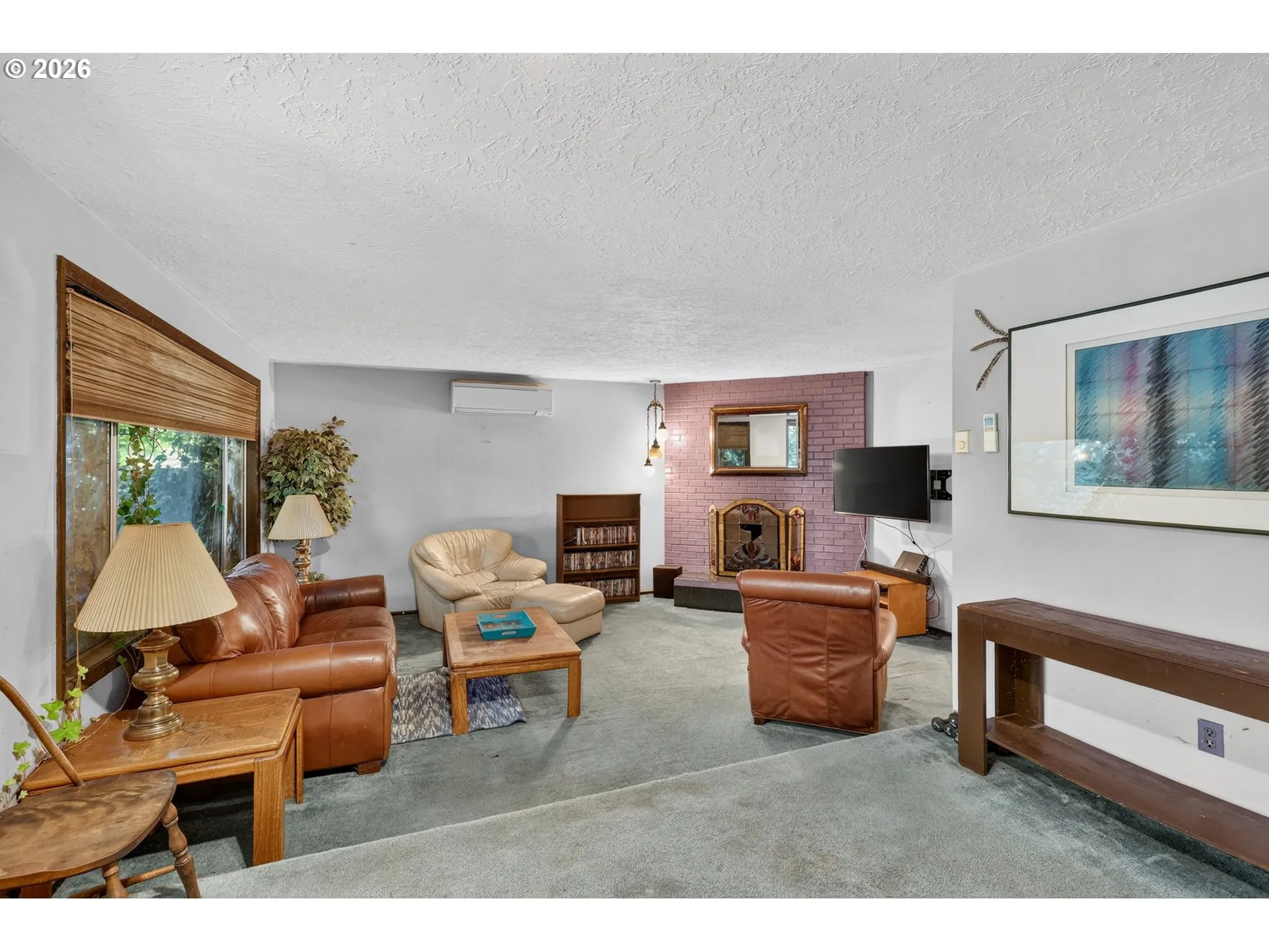 Living Room-Fireplace