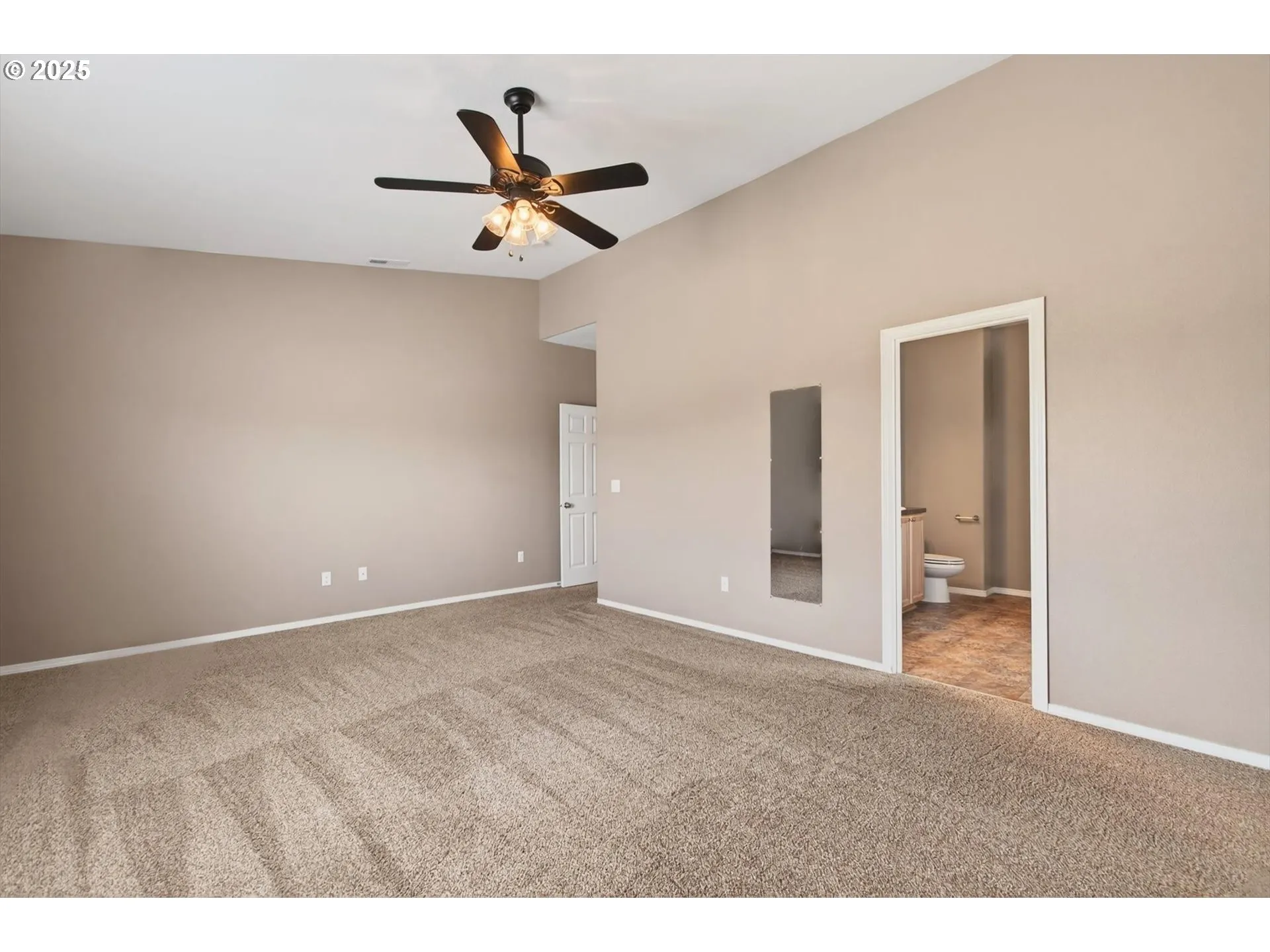 Bedroom, Owner's Suite-Main