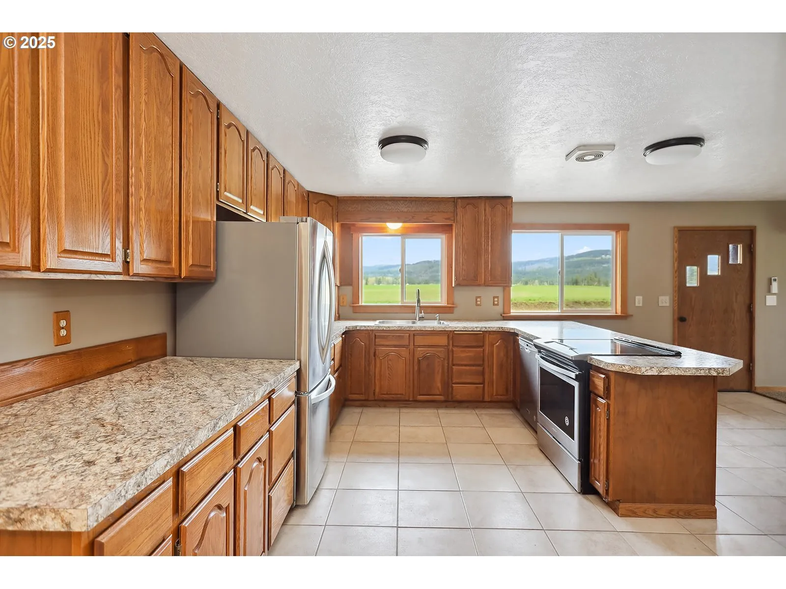 Kitchen-Breakfast Bar