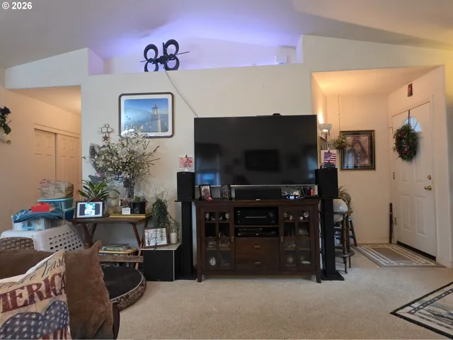 Living Room-Vaulted Ceilings