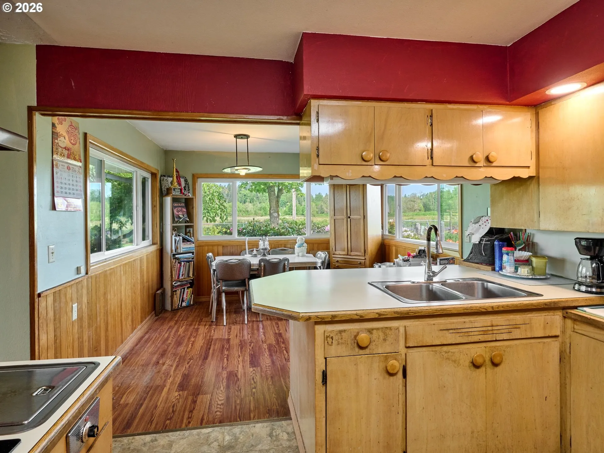 Kitchen-Breakfast Bar