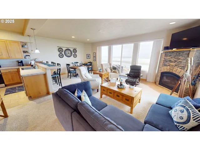 Living Room/Dining Room