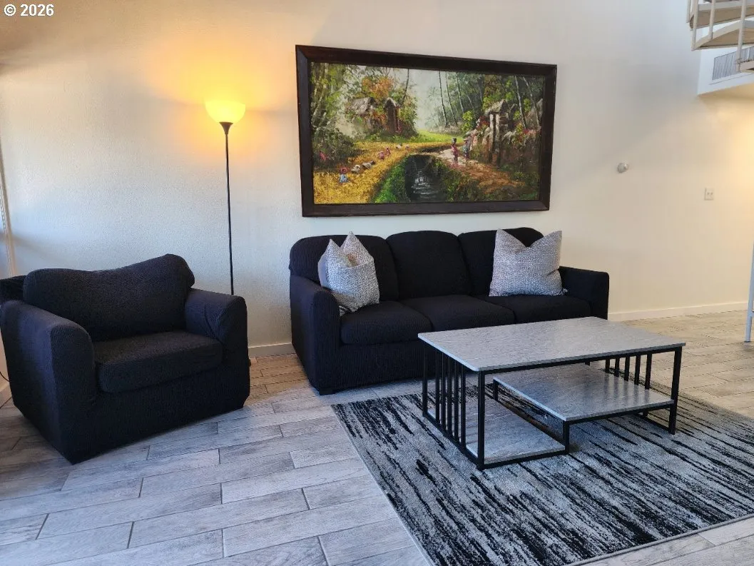 Living Room-Vaulted Ceilings