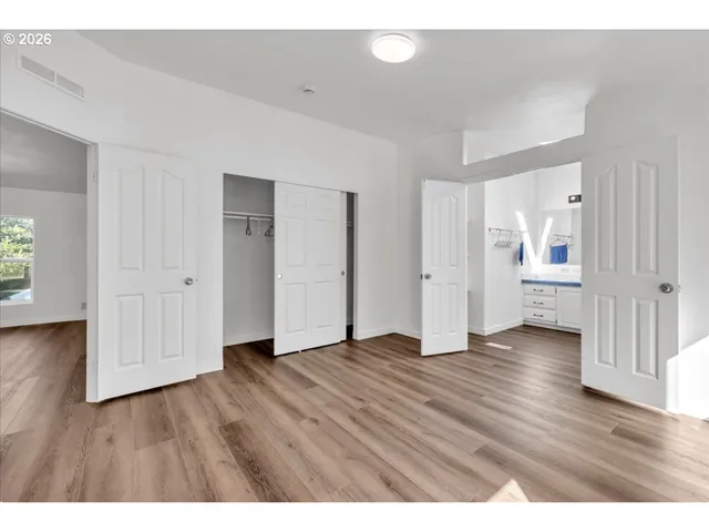 Bedroom, Primary