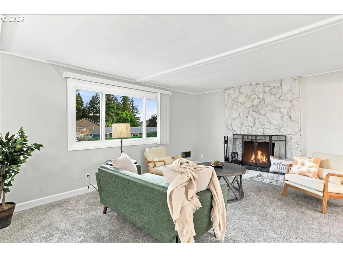 Living Room-Fireplace