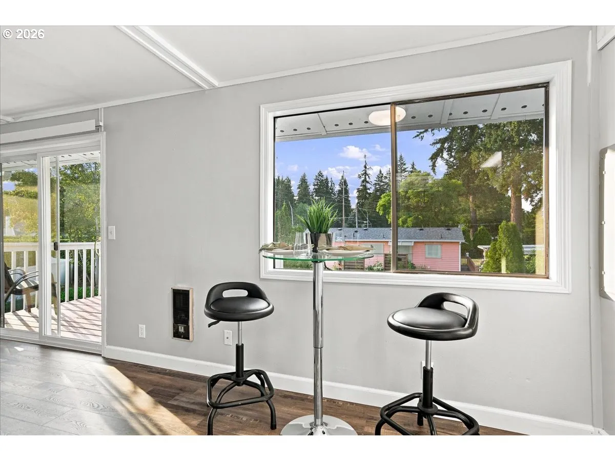 Kitchen-Eating Area