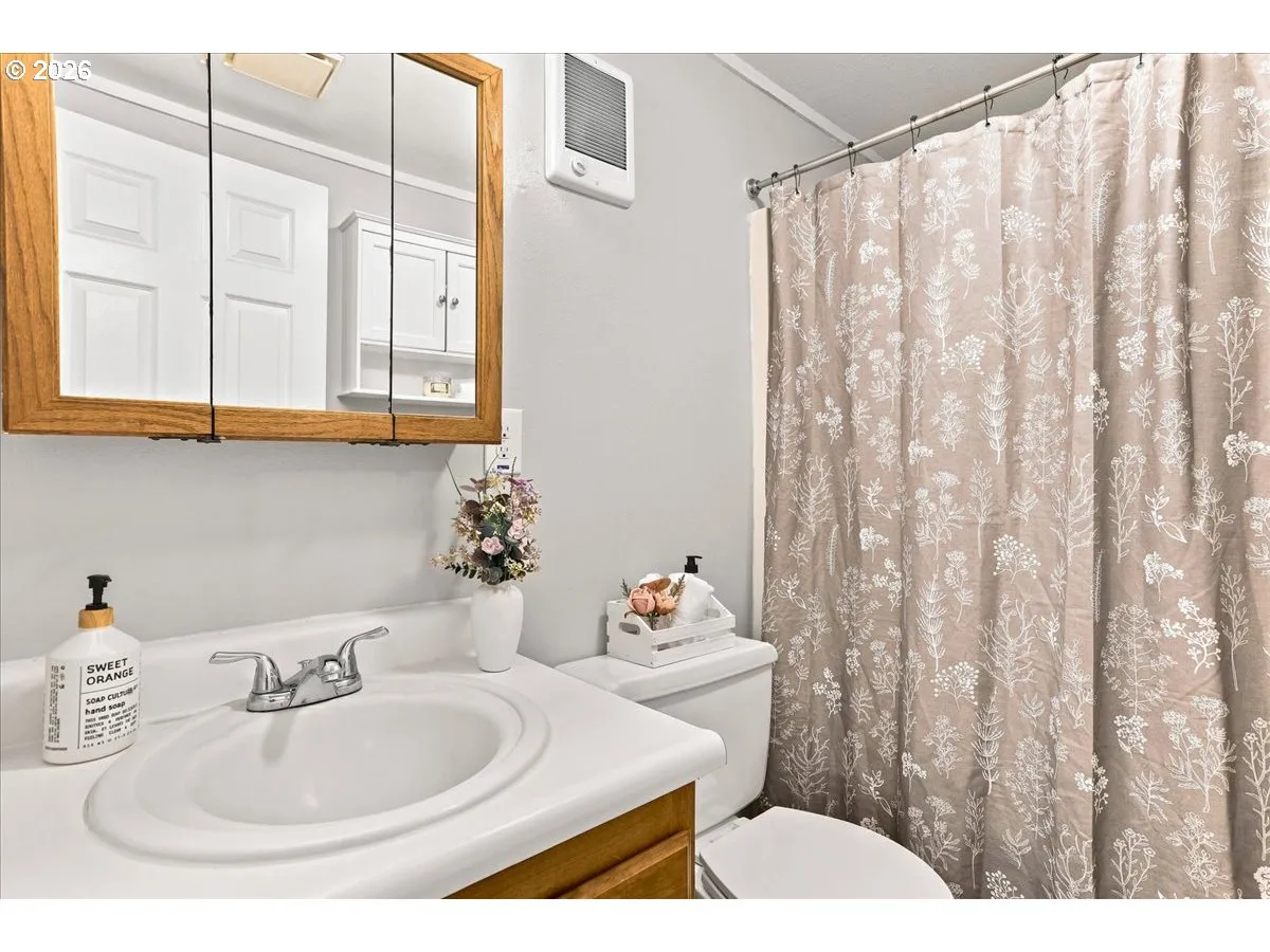 Bathroom-Upper