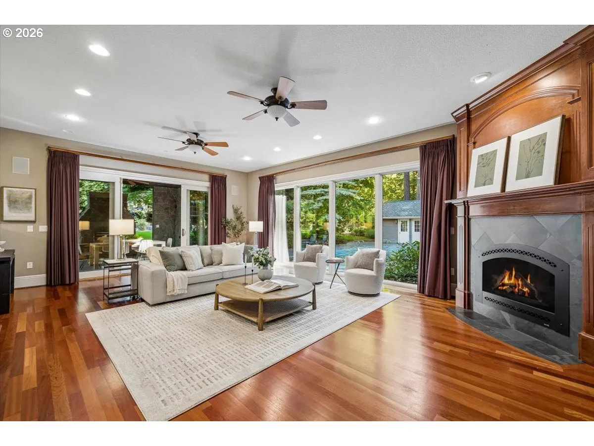 Living Room-Ceiling Fan