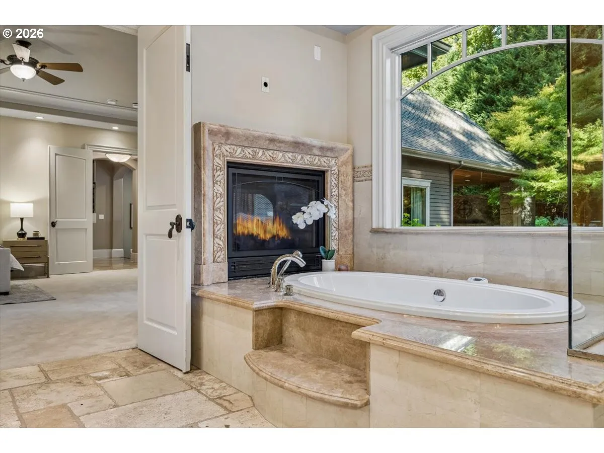 Owner's Suite Bathroom-Garden Tub