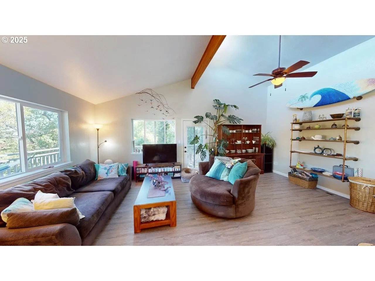 Living Room-Vaulted Ceilings