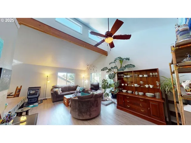 Living Room-Vaulted Ceilings