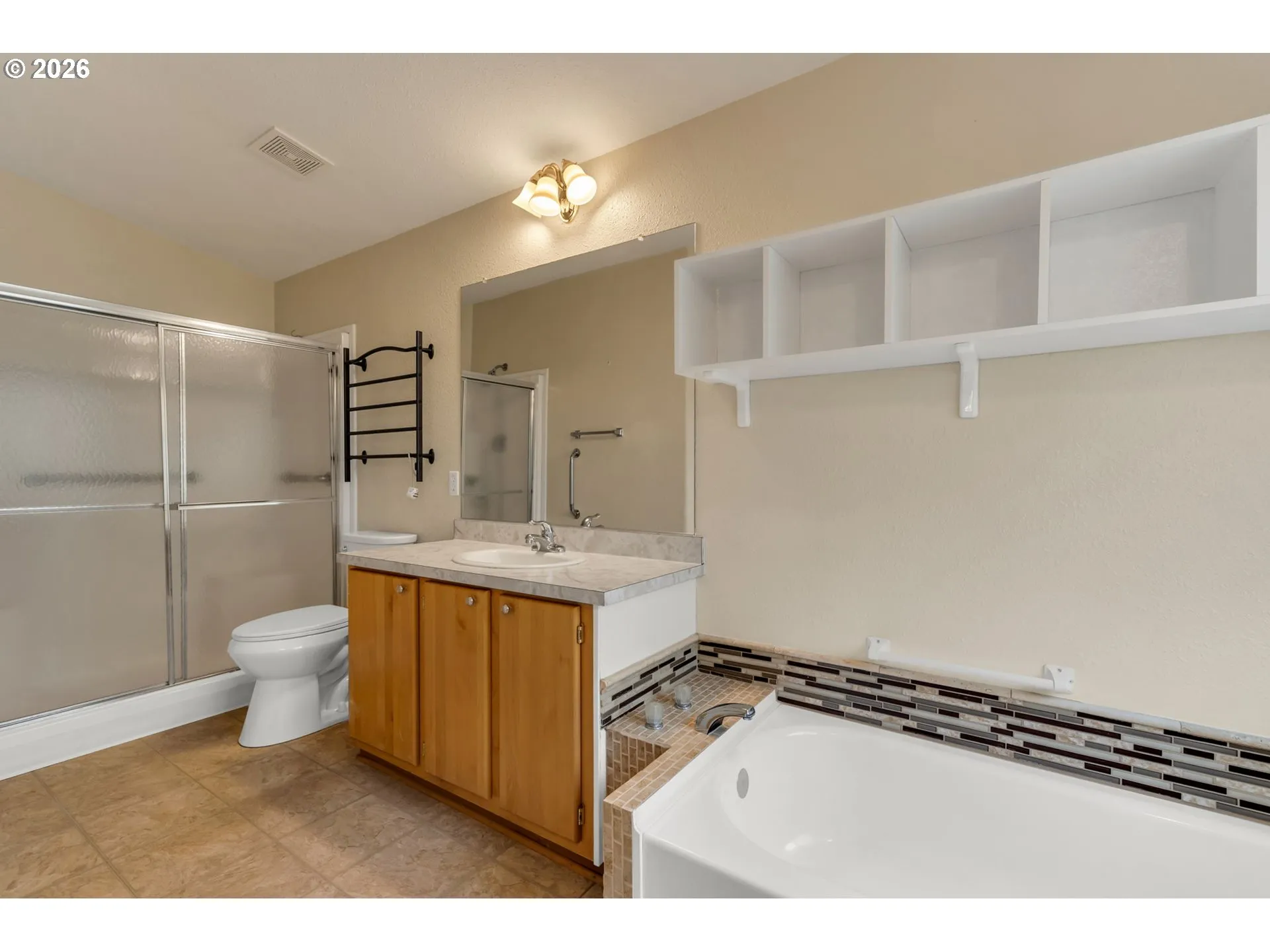 Bathroom, Attached-Garden Tub