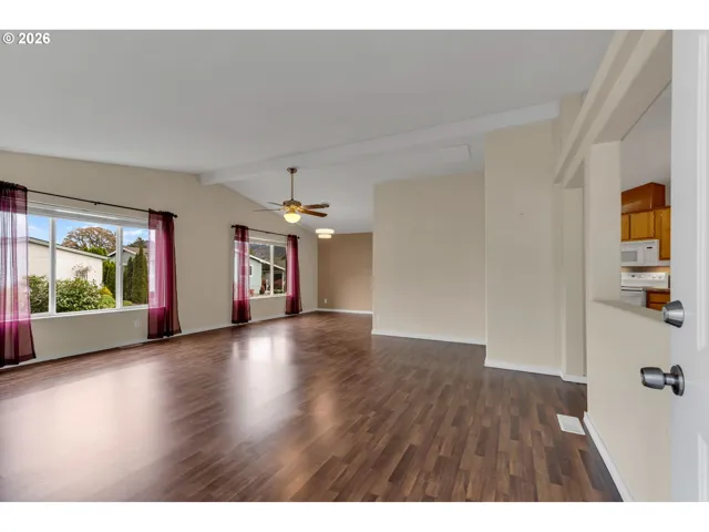 Living Room-Vaulted Ceilings