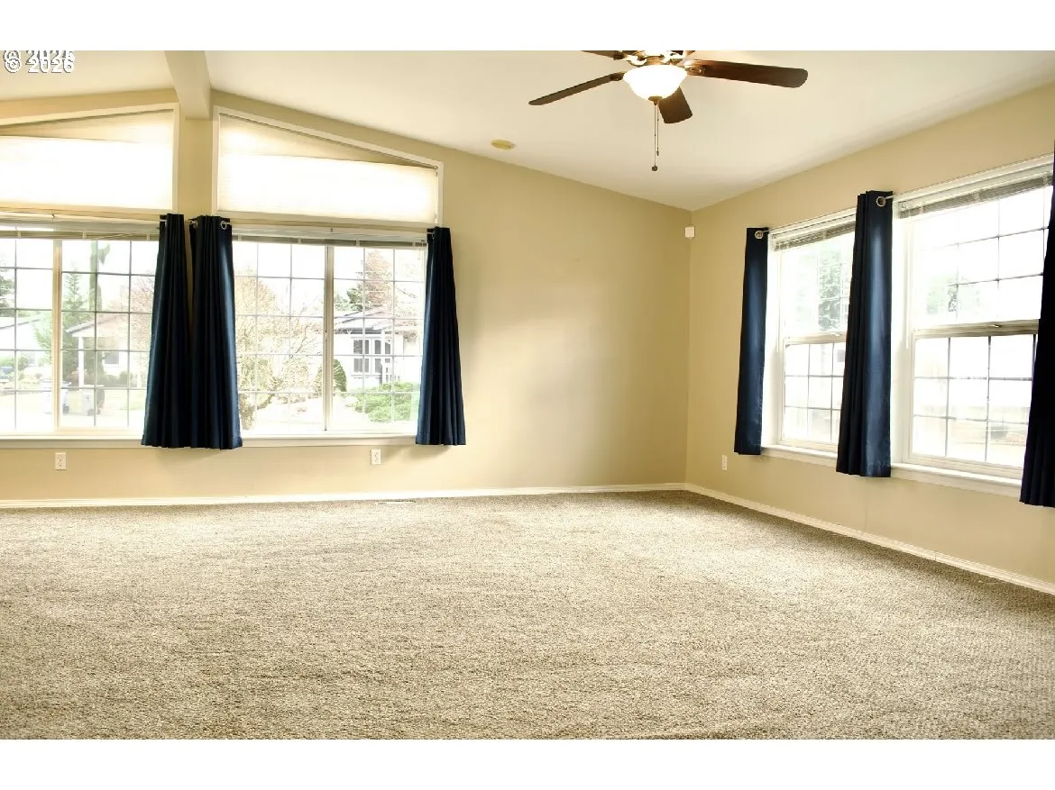Living Room-Vaulted Ceilings