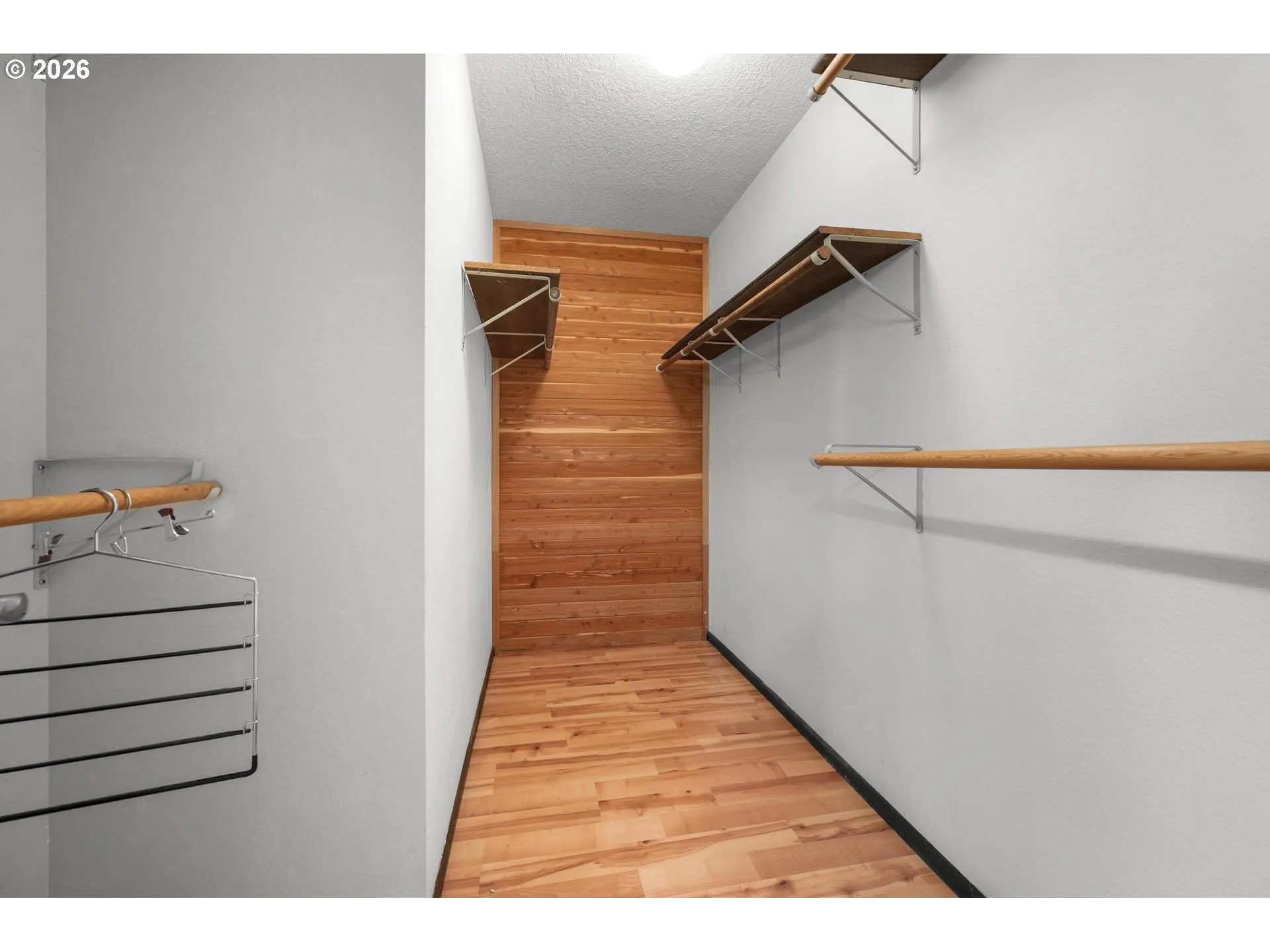 Bathroom, Attached-Walk-In Closet
