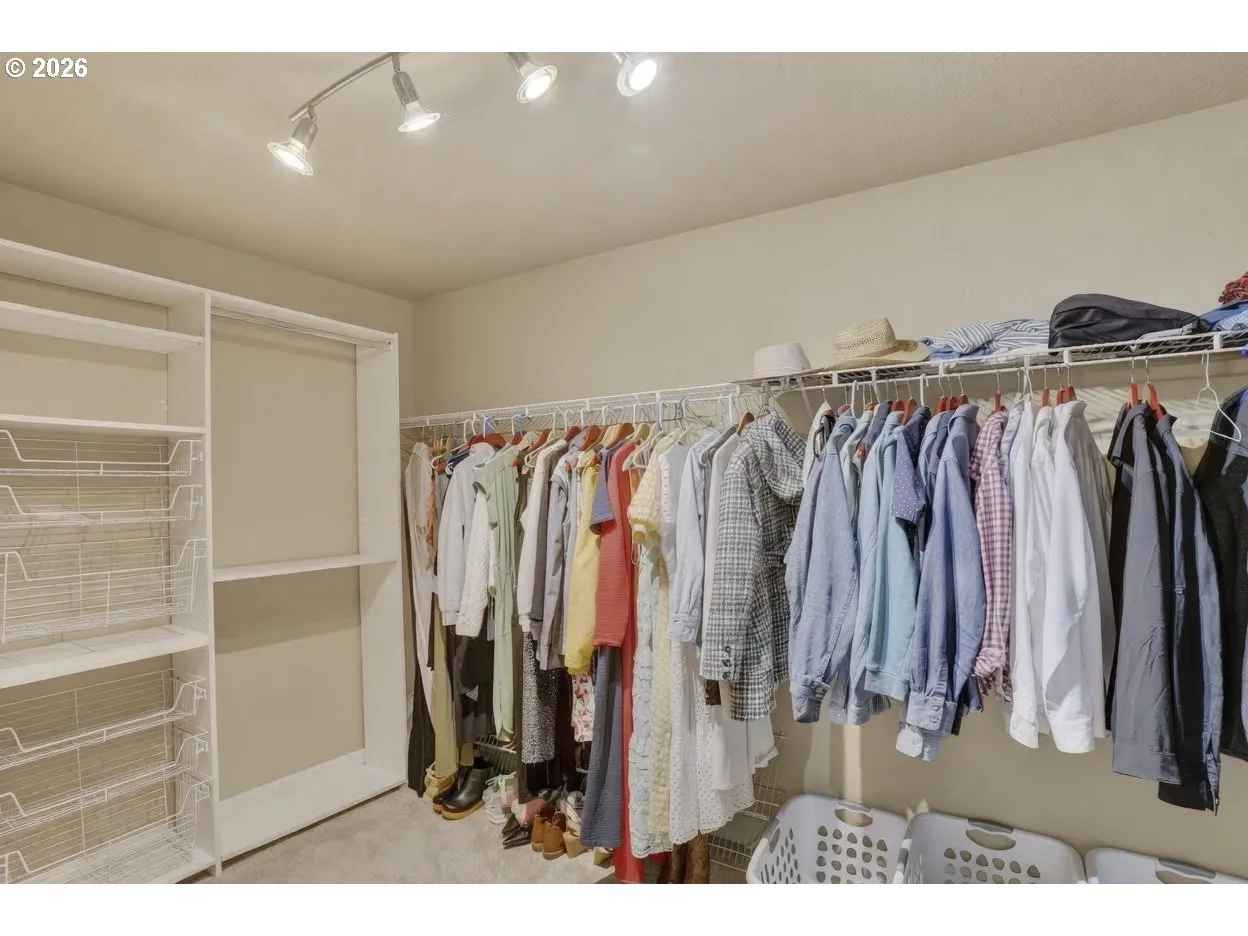 Bedroom, Owner's Suite-Walk-In Closet