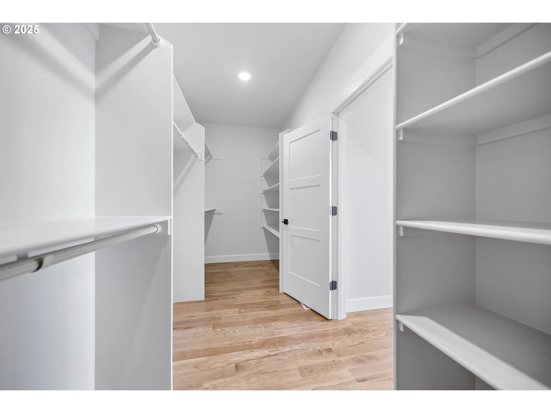 Bathroom, Attached-Walk-In Closet