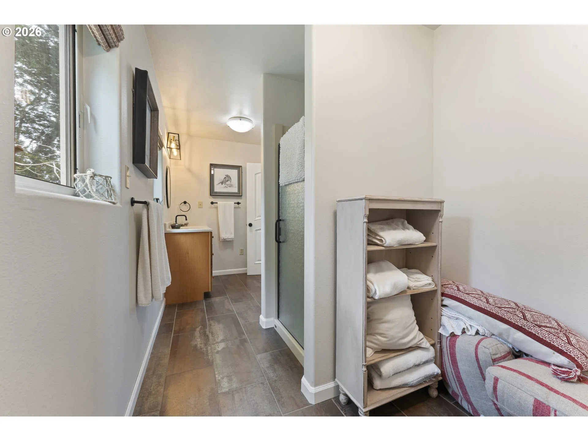 Bathroom-Walk in Shower