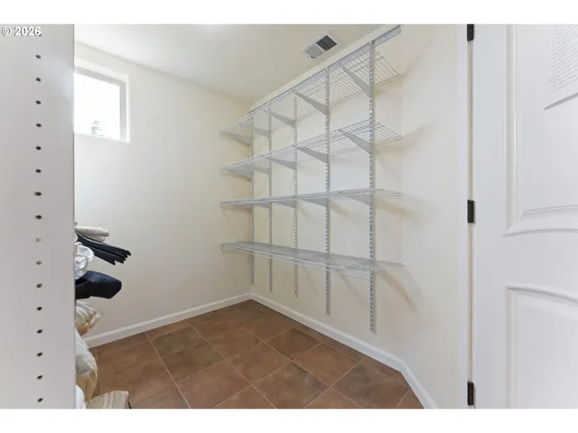 Bedroom, Owner's Suite-Walk-In Closet