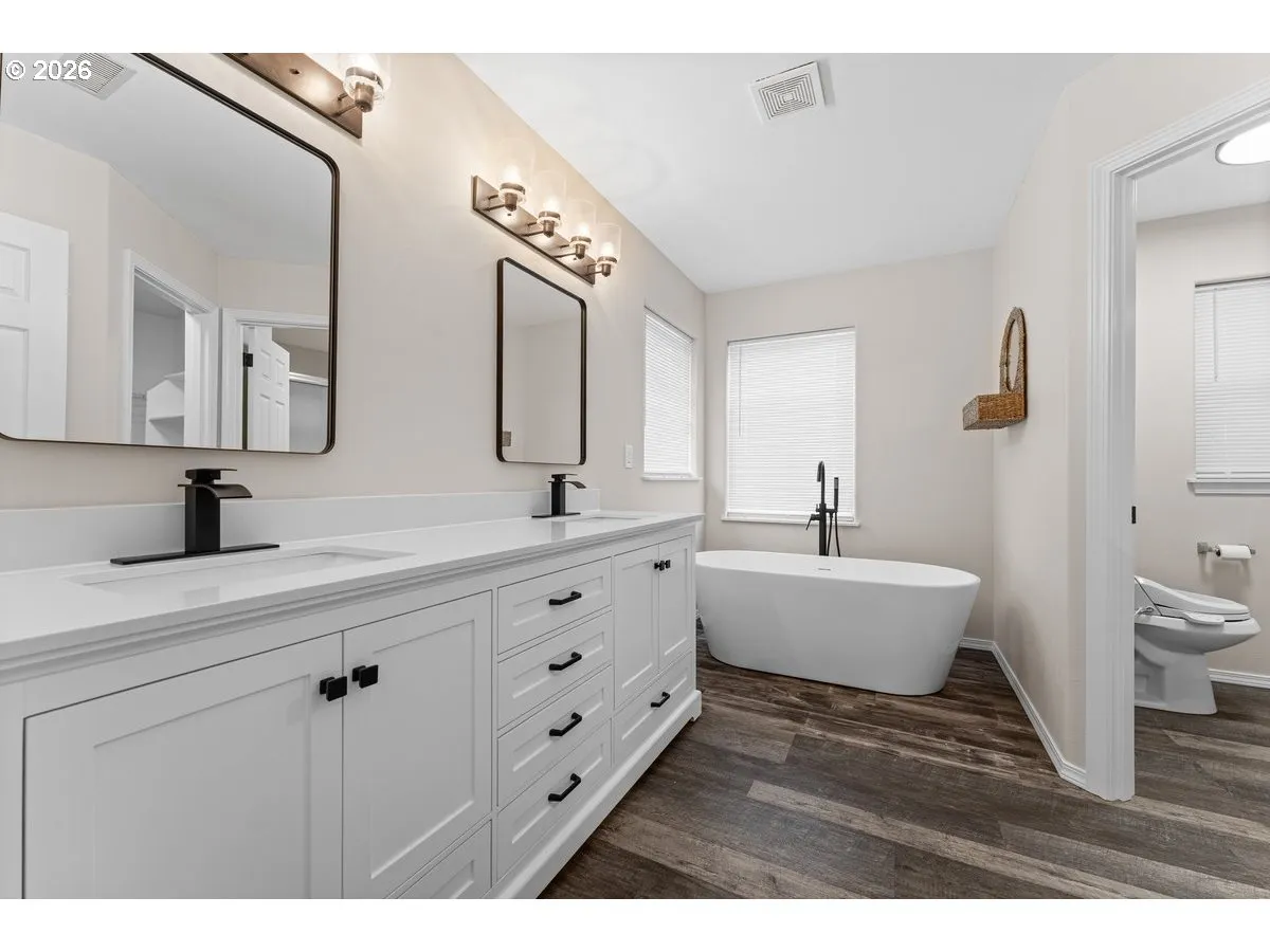 Primary Bedroom-Attached Bathroom