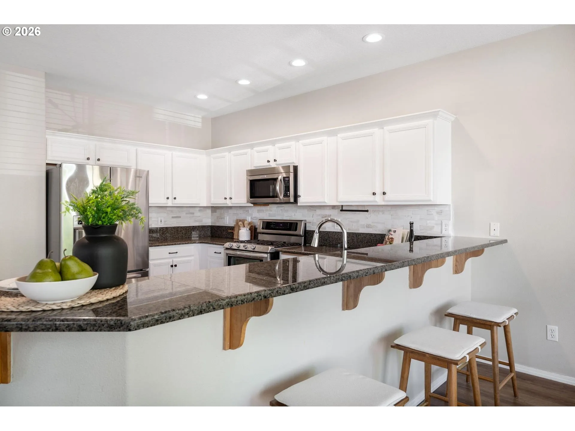 Kitchen-Breakfast Bar