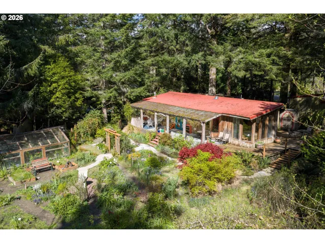 Garden-Wooded / Acreage