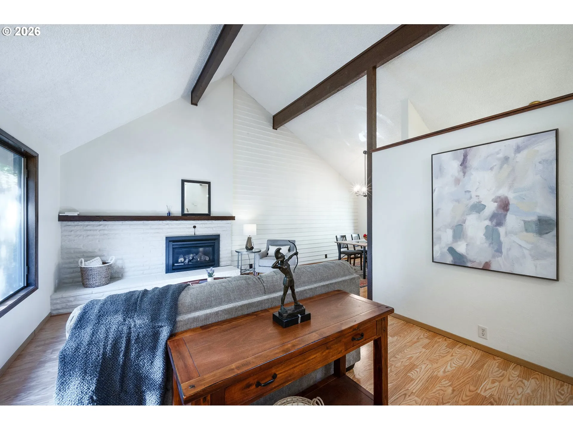 Living Room-Vaulted Ceilings