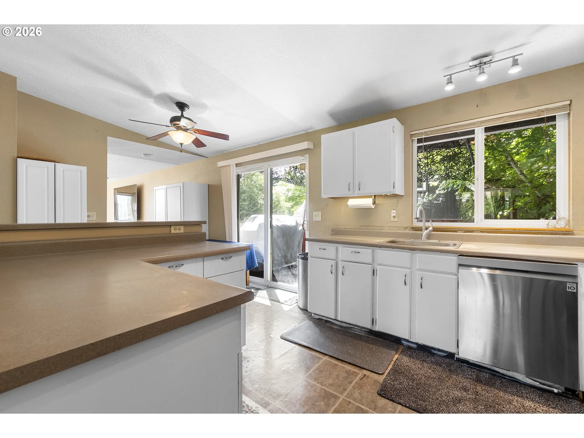 Kitchen/Dining Room-Ceiling Fan