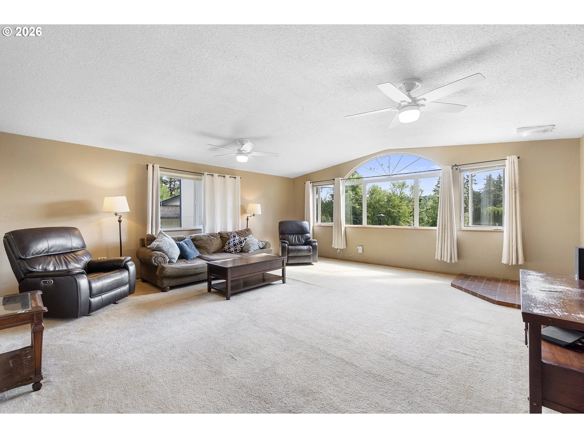 Living Room-Vaulted Ceilings