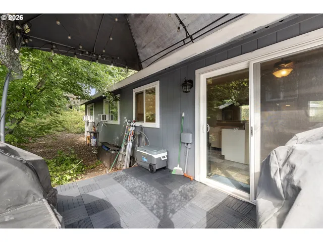 Kitchen/Outside-Island